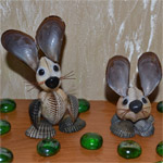 Заяц и кролик из ракушек