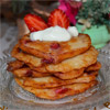 Оладьи из овсяной каши с клубникой
